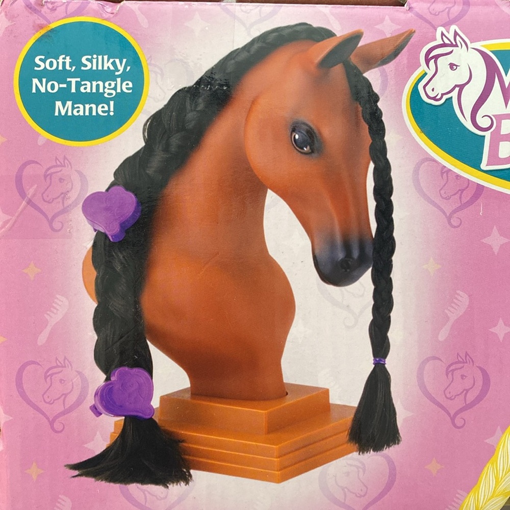 Breyer Mane Beauty Blaze Styling Head Includes Over 50 Pieces w/ Detachable Base